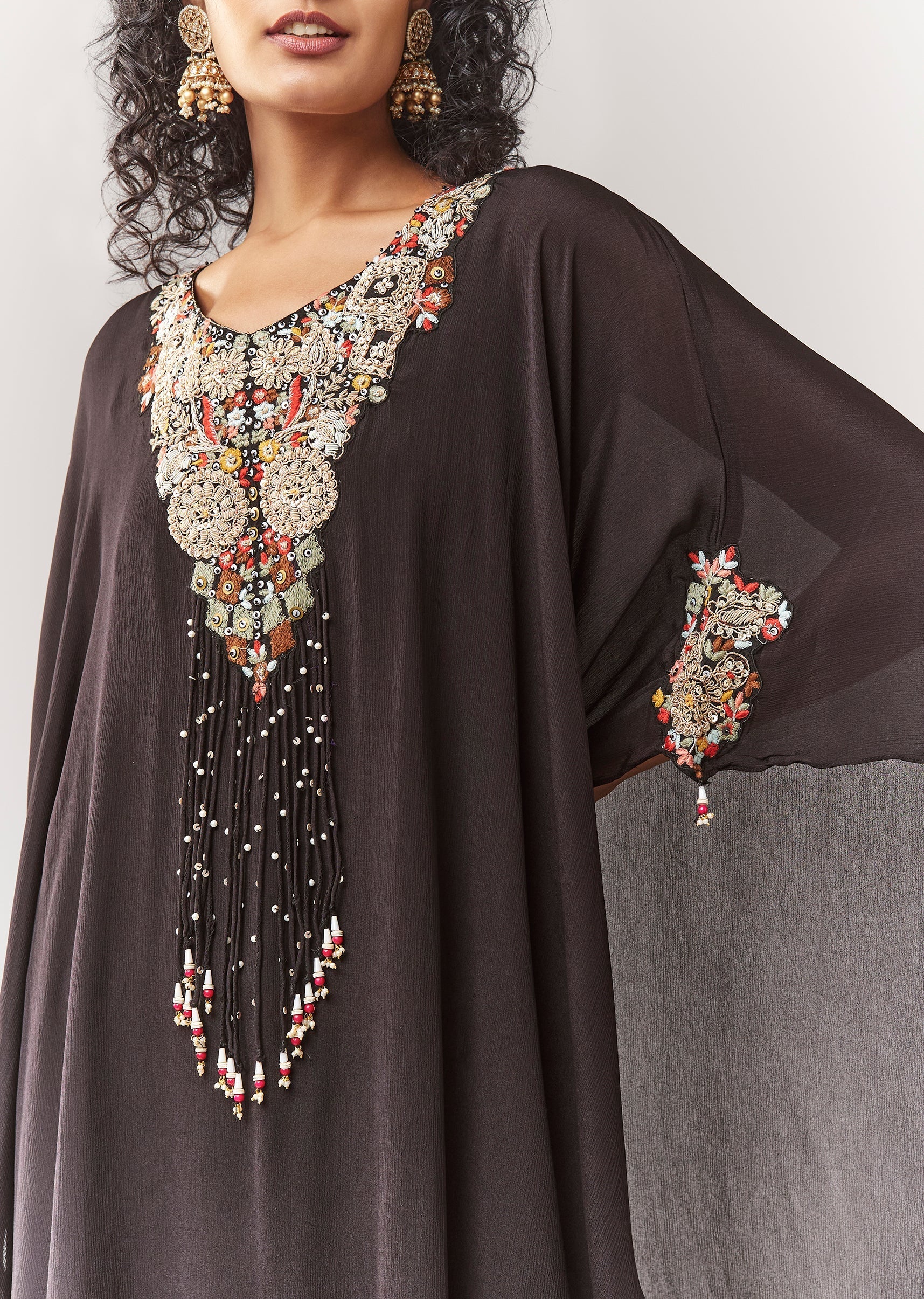 Black Minimal Cape Set With Thread Work