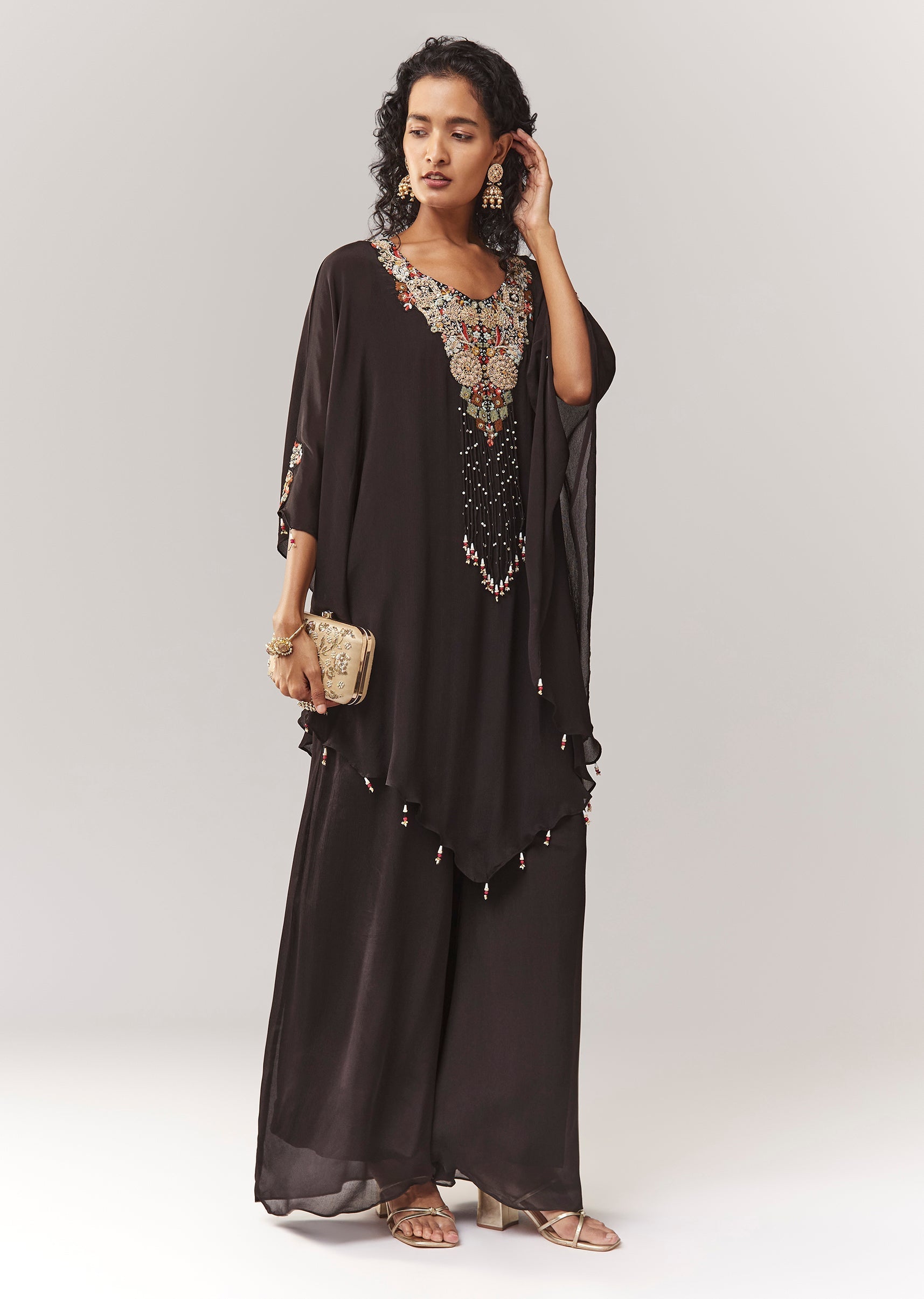 Black Minimal Cape Set With Thread Work