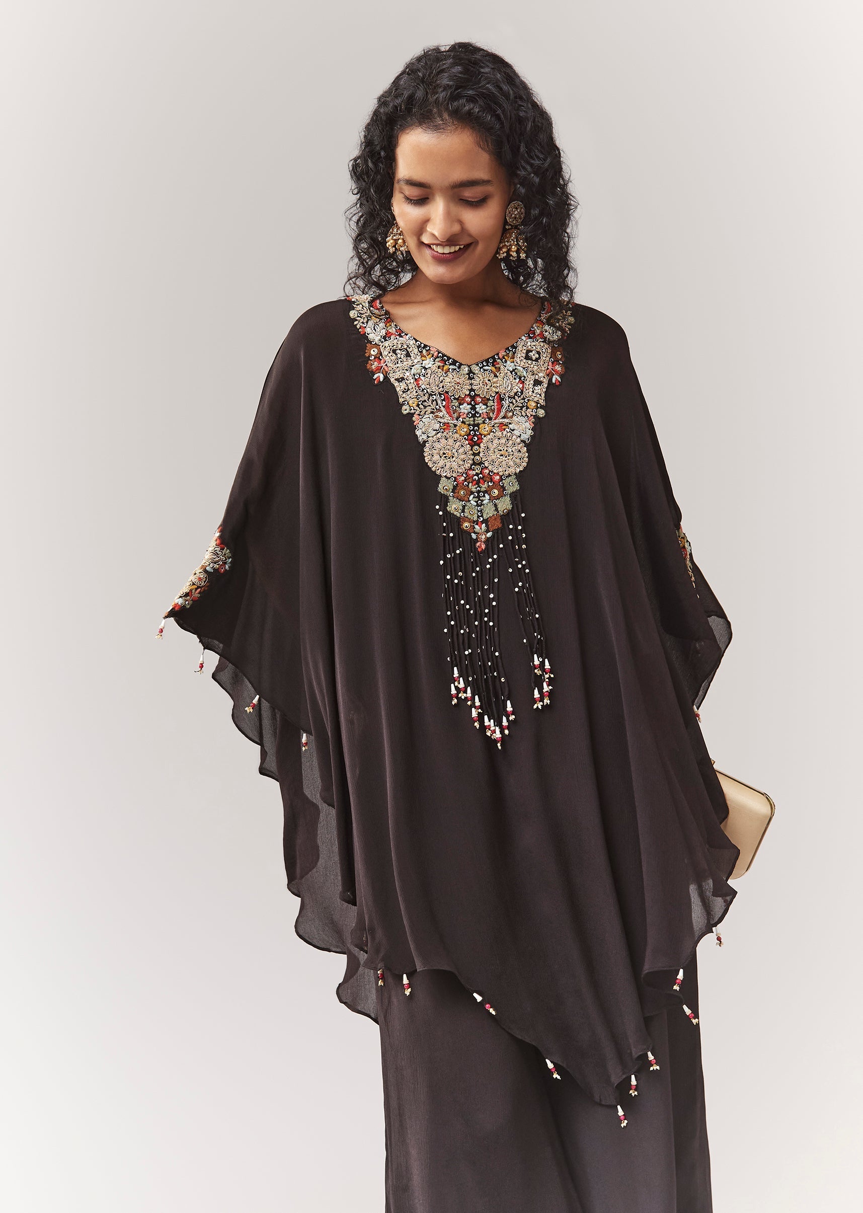 Black Minimal Cape Set With Thread Work